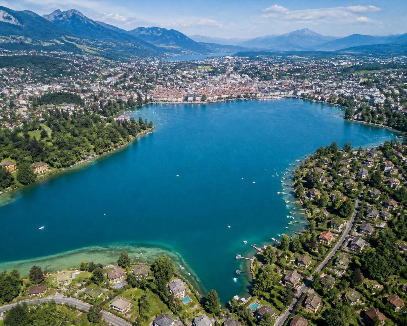 découvrez les meilleurs quartiers pour louer un appartement à annecy, alliant prix abordables et emplacement idéal. guide pratique pour choisir selon vos besoins.