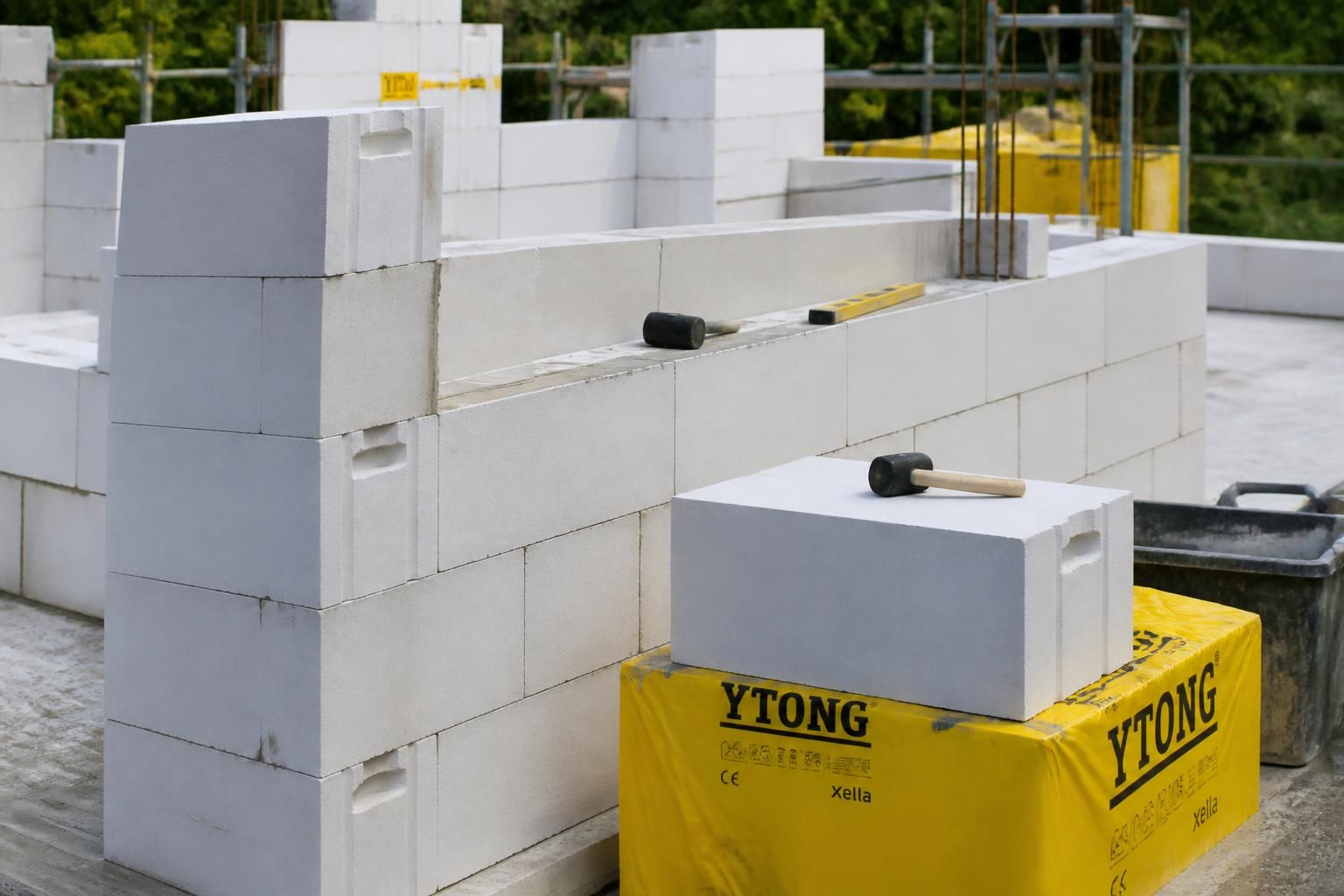 découvrez la fiche technique complète du bloc ytong et apprenez tout ce qu'il faut savoir avant de choisir ce matériau pour la construction de vos murs.